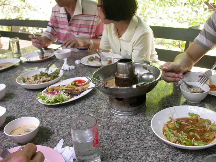 Lunch at Pakchong 46.JPG 85.5K